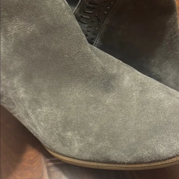 Gray Vince Camuto Suede Ankle Boots 7.5 - Picture 4 of 11